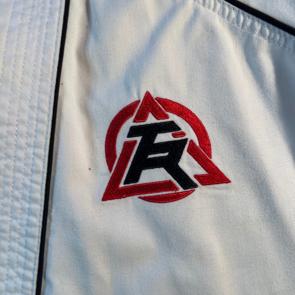 Tiger Rock Kids White Karate Jacket Taekwondo Martial Arts Uniform Gi Size 2/150 - Picture 6 of 11